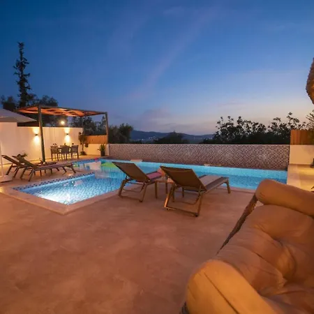 Sefam-kalkan'da 2+1 Jakuzili Balayi Villasi *