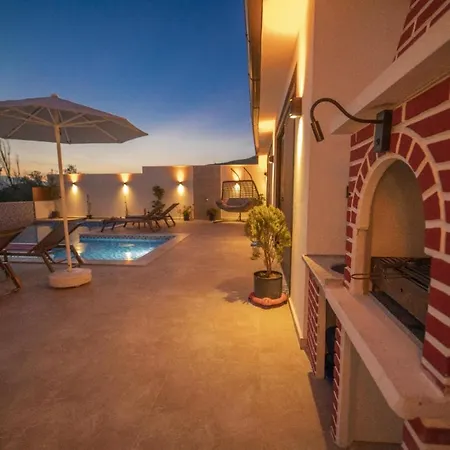Apartment Sefam-kalkan'da 2+1 Jakuzili Balayi Villasi Kas